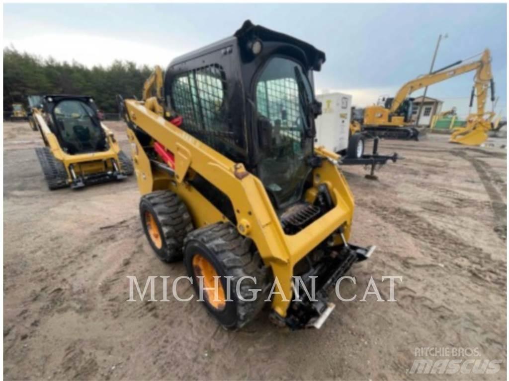 CAT 232D3 AQ Lietoti riteņu kompaktiekrāvēji