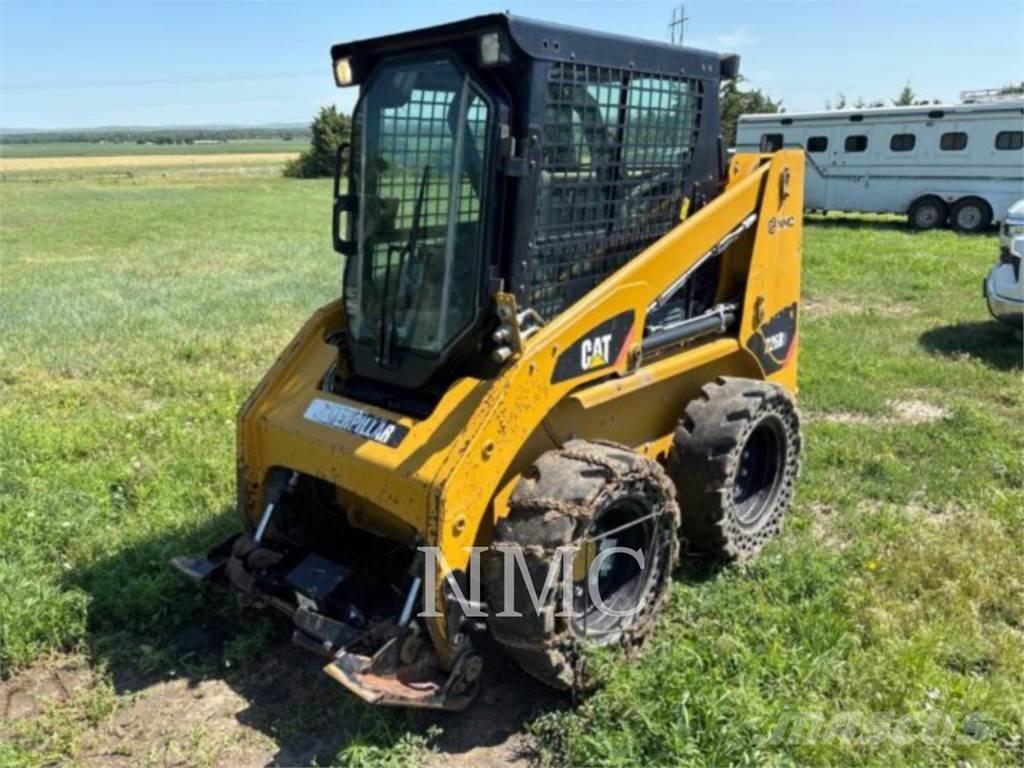 CAT 236B3 Lietoti riteņu kompaktiekrāvēji