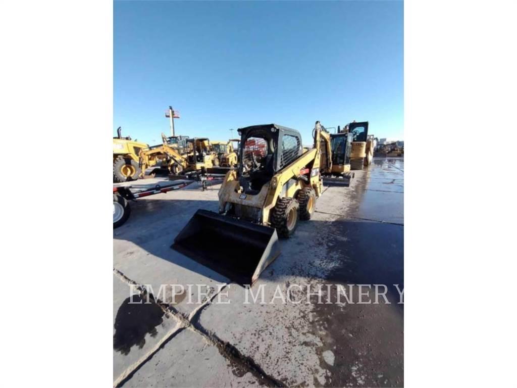 CAT 236D Lietoti riteņu kompaktiekrāvēji