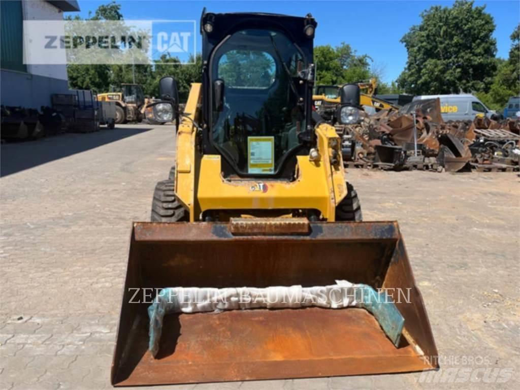 CAT 236D Lietoti riteņu kompaktiekrāvēji