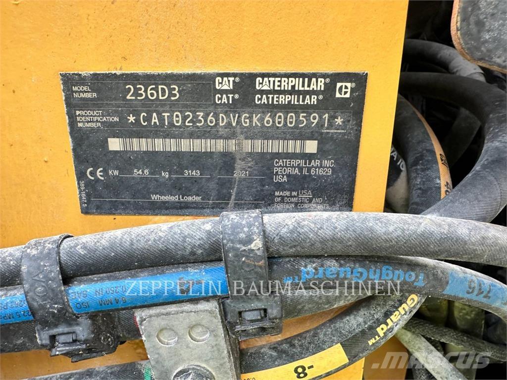 CAT 236D Lietoti riteņu kompaktiekrāvēji
