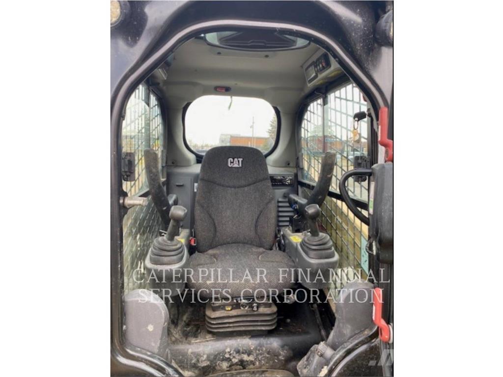 CAT 236D Lietoti riteņu kompaktiekrāvēji