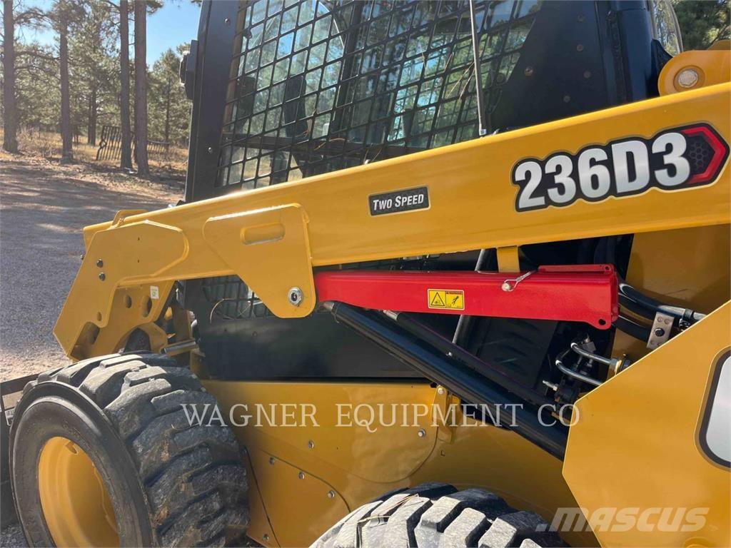 CAT 236D3 Lietoti riteņu kompaktiekrāvēji