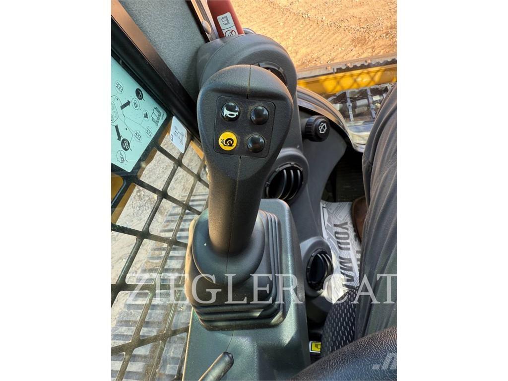 CAT 239D3 Kāpurķēžu iekrāvēji