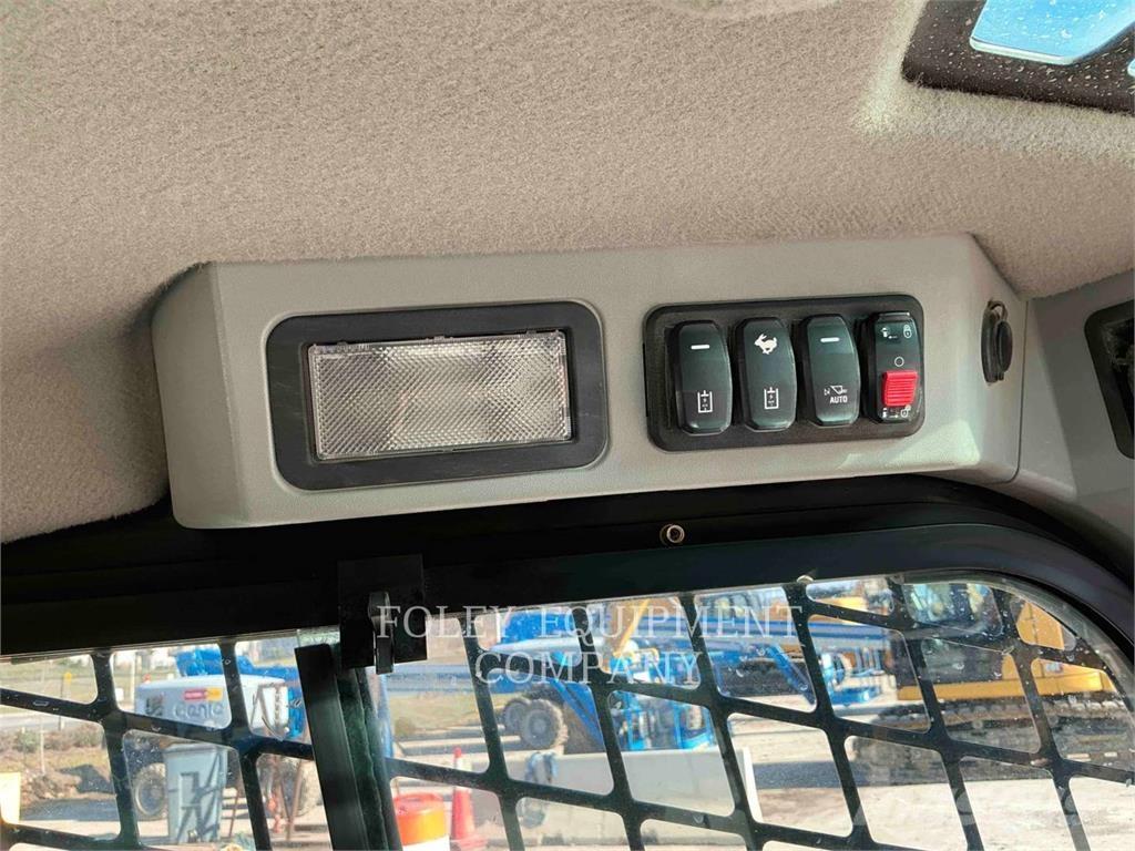 CAT 239D3 Lietoti riteņu kompaktiekrāvēji