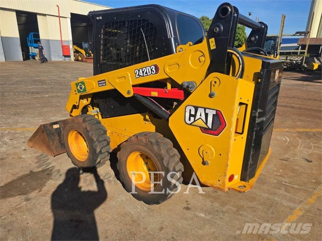 CAT 242 D Lietoti riteņu kompaktiekrāvēji