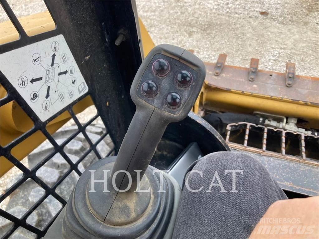 CAT 242D Lietoti riteņu kompaktiekrāvēji