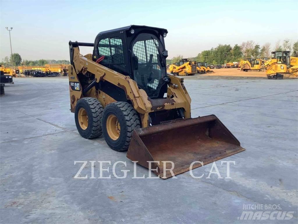 CAT 242D Lietoti riteņu kompaktiekrāvēji