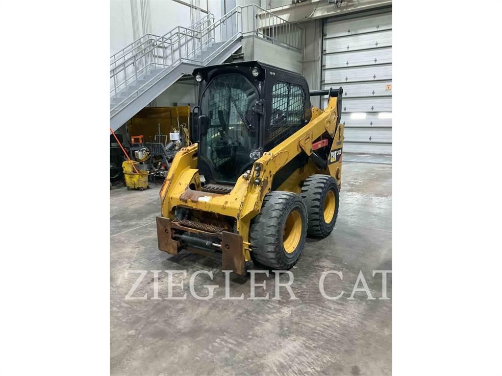 CAT 242D Lietoti riteņu kompaktiekrāvēji