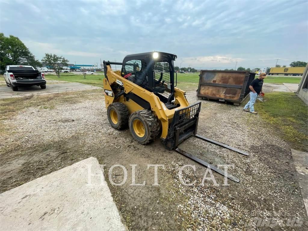 CAT 242D Lietoti riteņu kompaktiekrāvēji