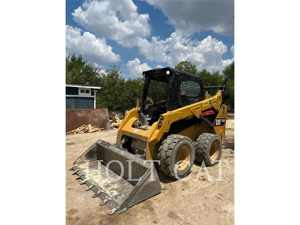 CAT 242D Lietoti riteņu kompaktiekrāvēji