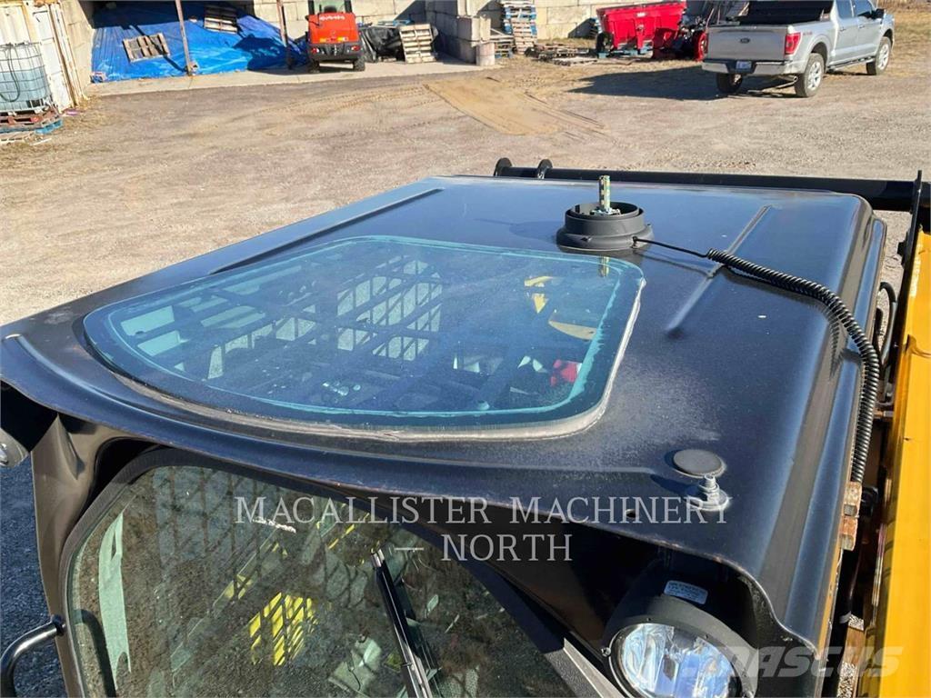 CAT 242D Lietoti riteņu kompaktiekrāvēji