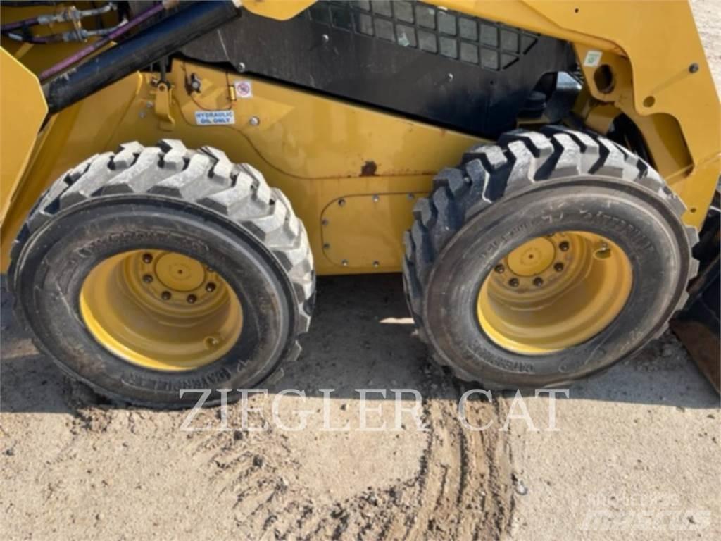 CAT 242D3 Lietoti riteņu kompaktiekrāvēji
