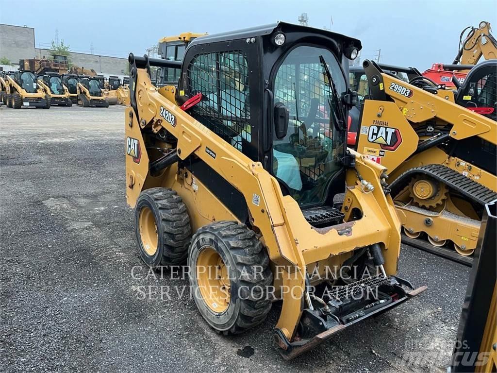 CAT 242D3 Lietoti riteņu kompaktiekrāvēji