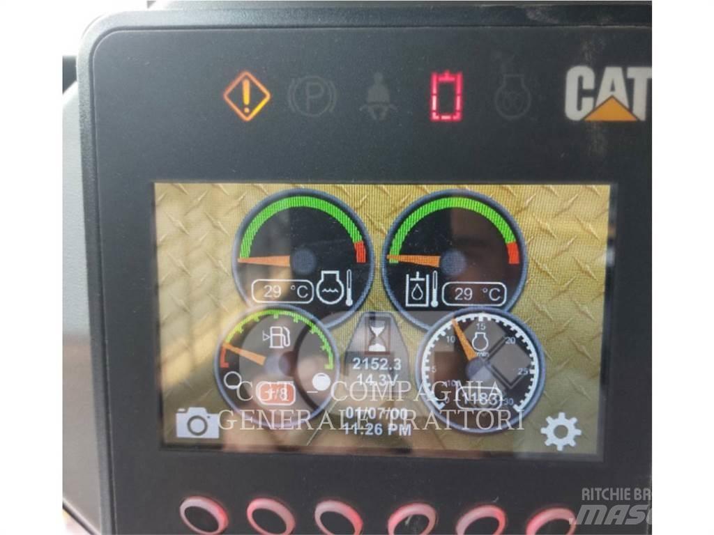 CAT 242D3 Lietoti riteņu kompaktiekrāvēji