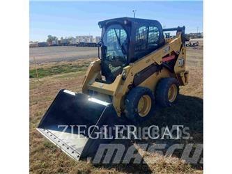 CAT 242D3 Lietoti riteņu kompaktiekrāvēji