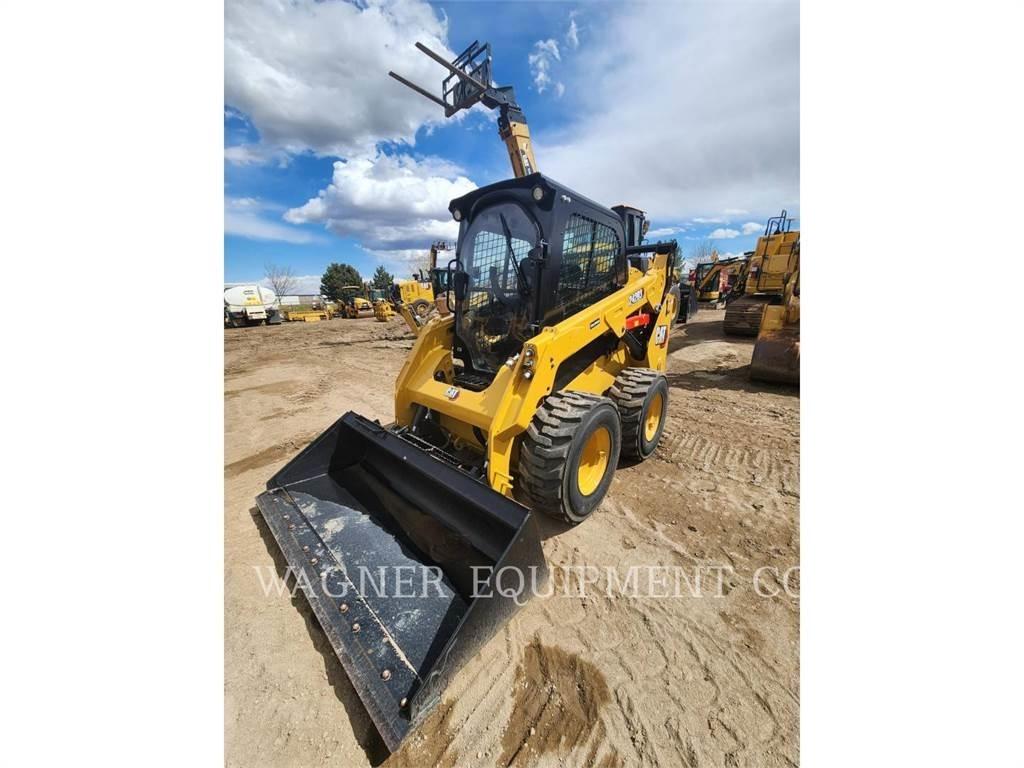 CAT 242D3 Lietoti riteņu kompaktiekrāvēji