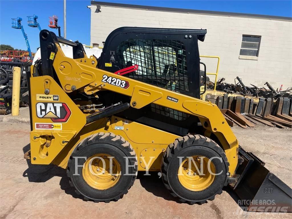 CAT 242D3 Lietoti riteņu kompaktiekrāvēji