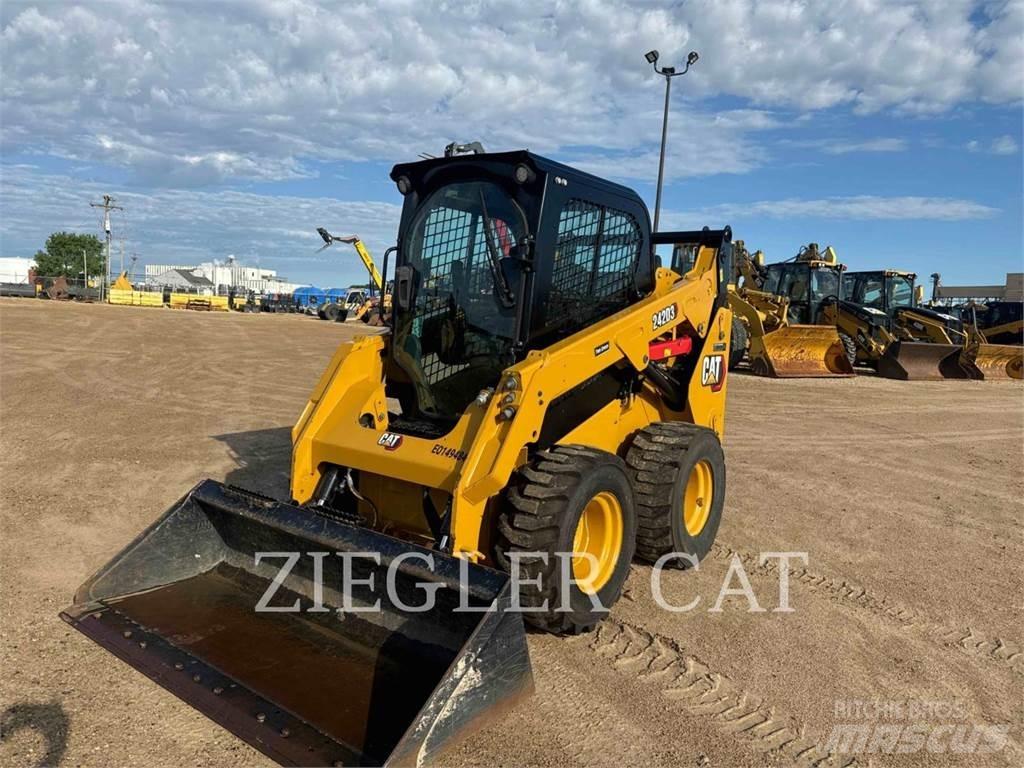 CAT 242D3 Lietoti riteņu kompaktiekrāvēji