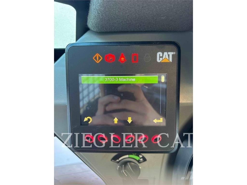 CAT 242D3 Lietoti riteņu kompaktiekrāvēji