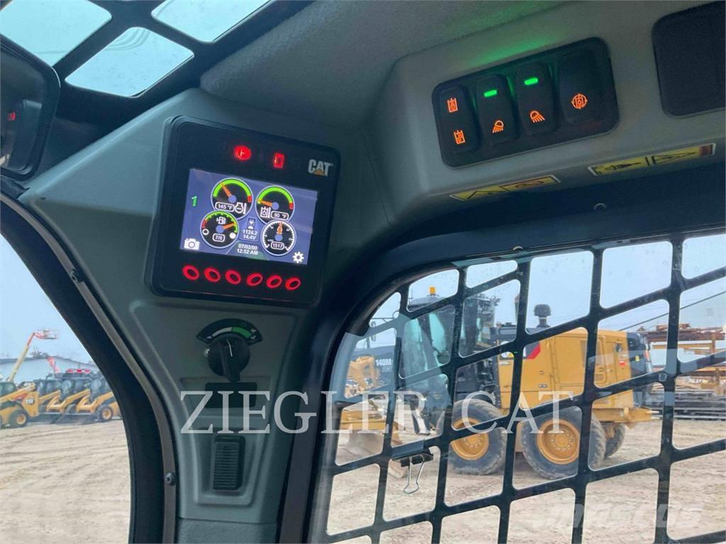 CAT 242D3 Lietoti riteņu kompaktiekrāvēji