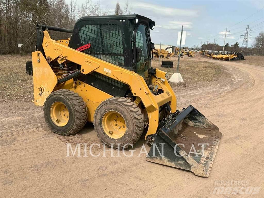CAT 242D3 A2Q Lietoti riteņu kompaktiekrāvēji