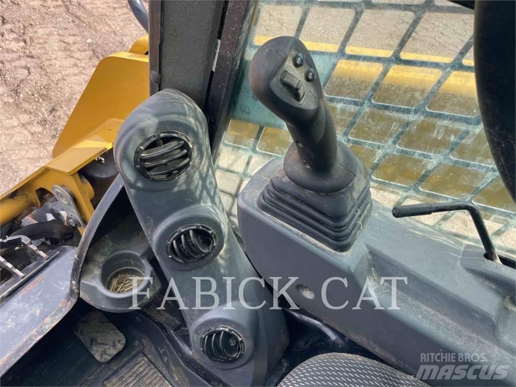 CAT 242D3 C3H2 Lietoti riteņu kompaktiekrāvēji