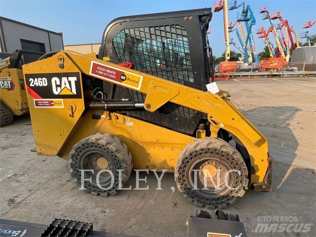 CAT 246D Lietoti riteņu kompaktiekrāvēji