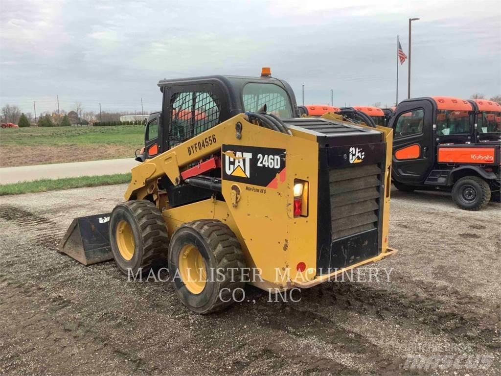 CAT 246D Lietoti riteņu kompaktiekrāvēji