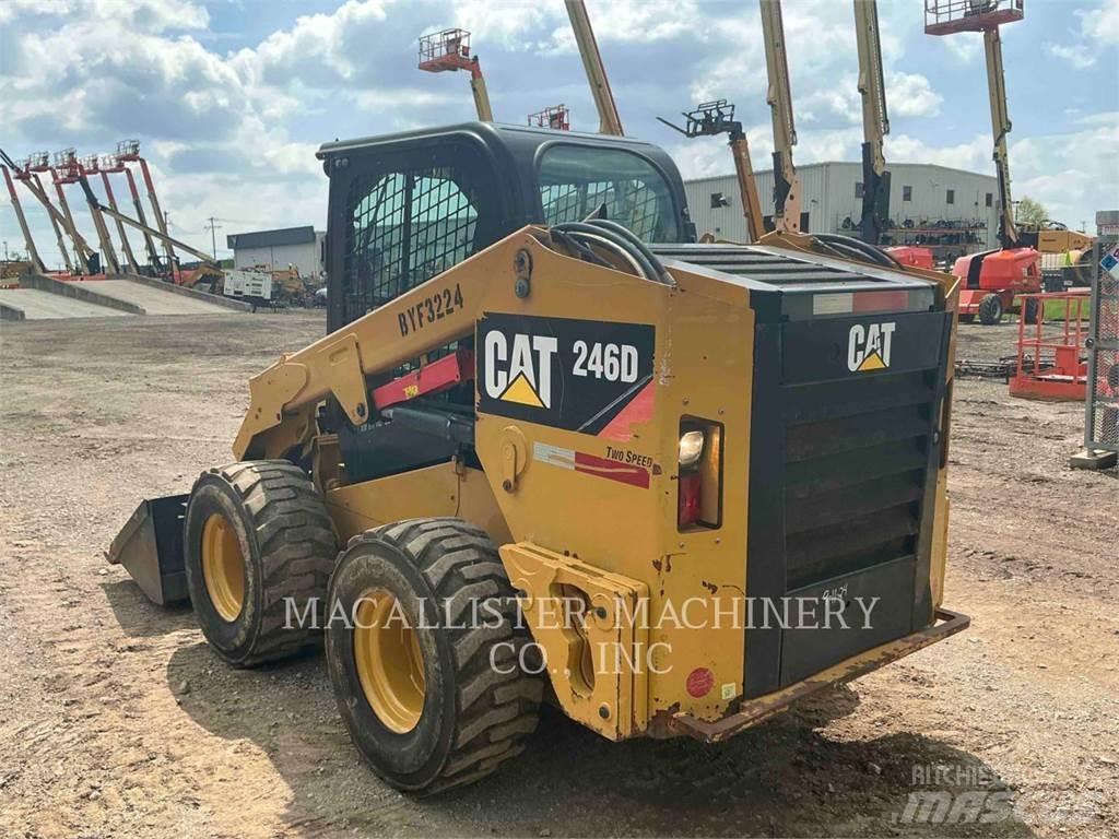 CAT 246D Lietoti riteņu kompaktiekrāvēji