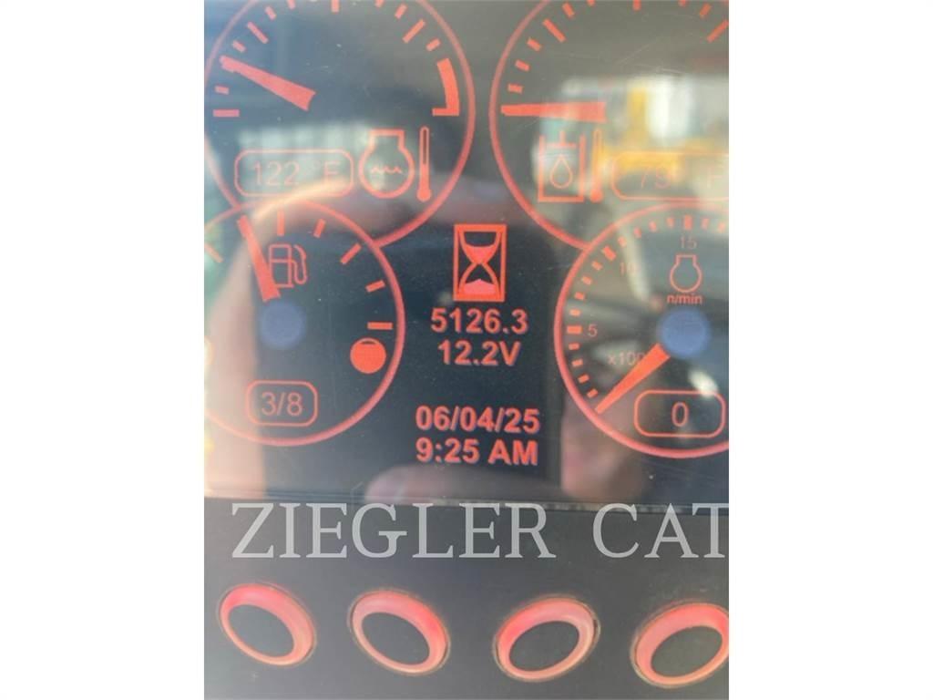 CAT 246D Lietoti riteņu kompaktiekrāvēji