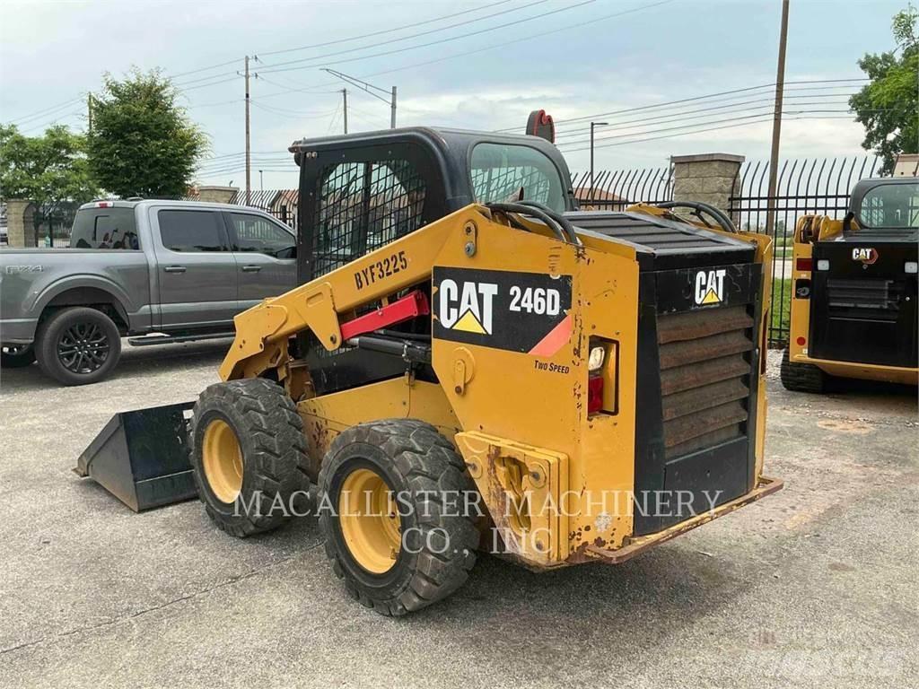 CAT 246D Lietoti riteņu kompaktiekrāvēji