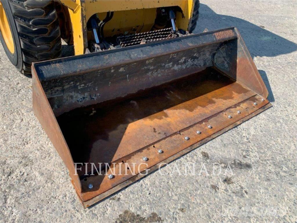 CAT 246D Lietoti riteņu kompaktiekrāvēji