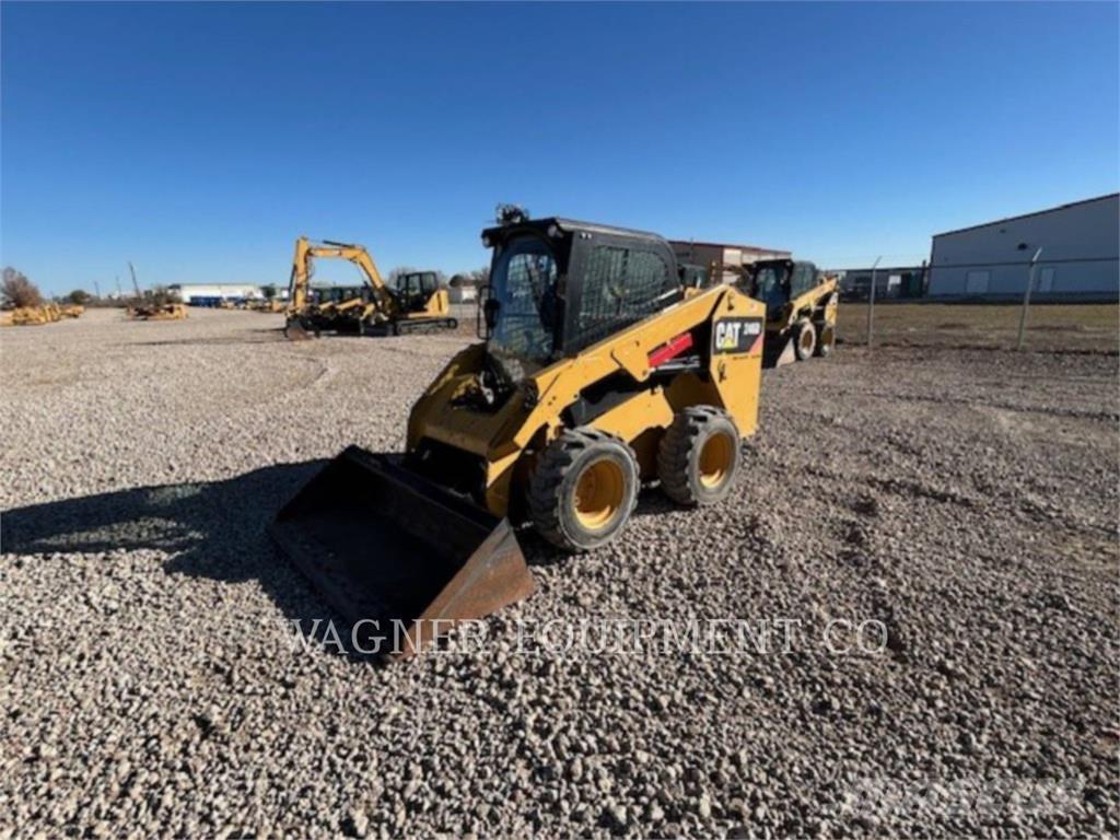 CAT 246D Lietoti riteņu kompaktiekrāvēji