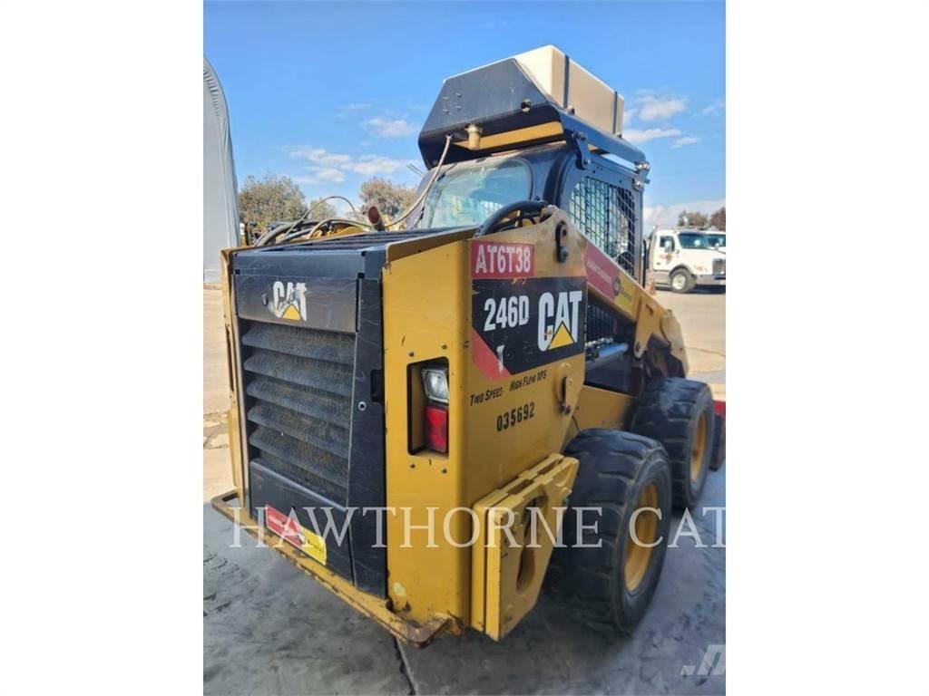 CAT 246D Lietoti riteņu kompaktiekrāvēji