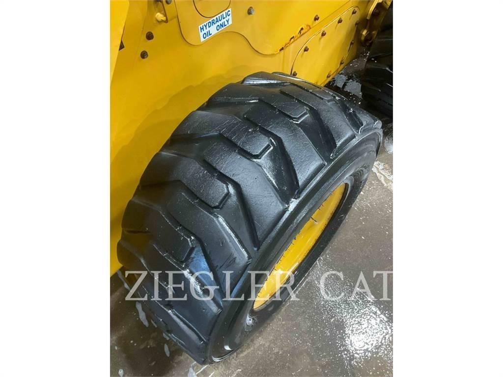 CAT 246D3 Lietoti riteņu kompaktiekrāvēji