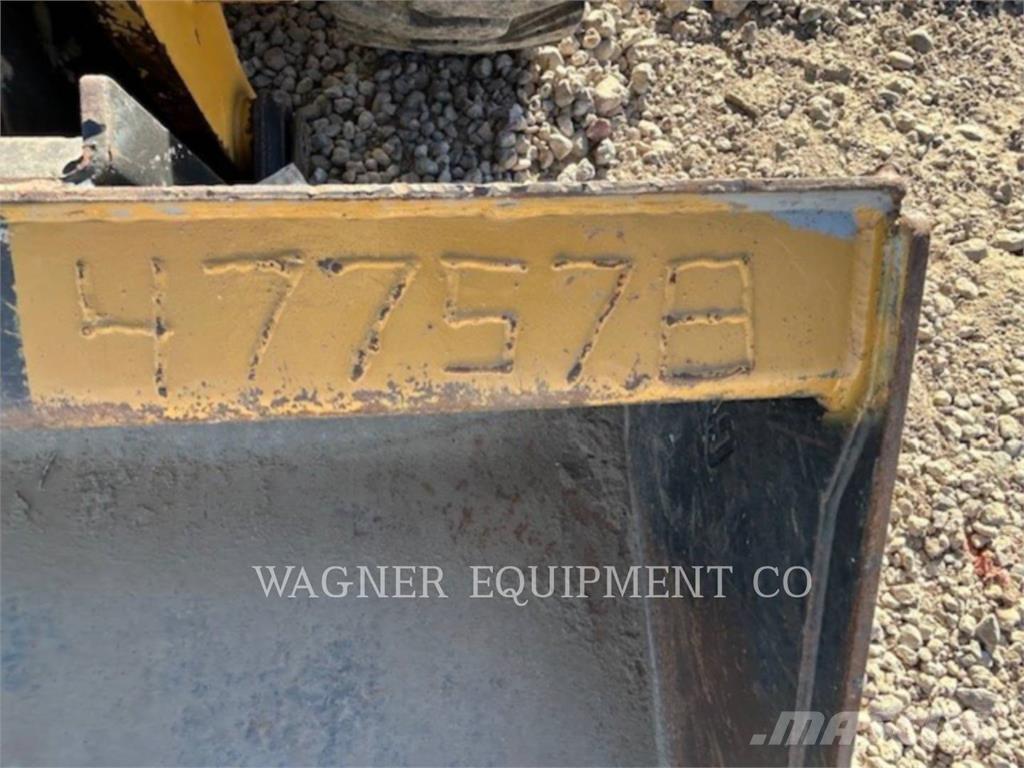 CAT 246D3 Lietoti riteņu kompaktiekrāvēji