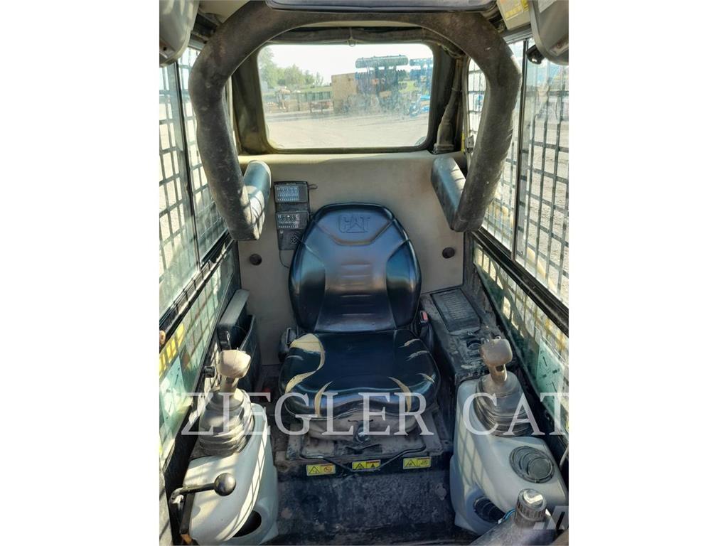 CAT 247B3 Kāpurķēžu iekrāvēji