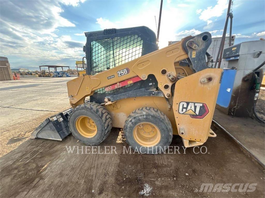CAT 250 C3H2 Lietoti riteņu kompaktiekrāvēji