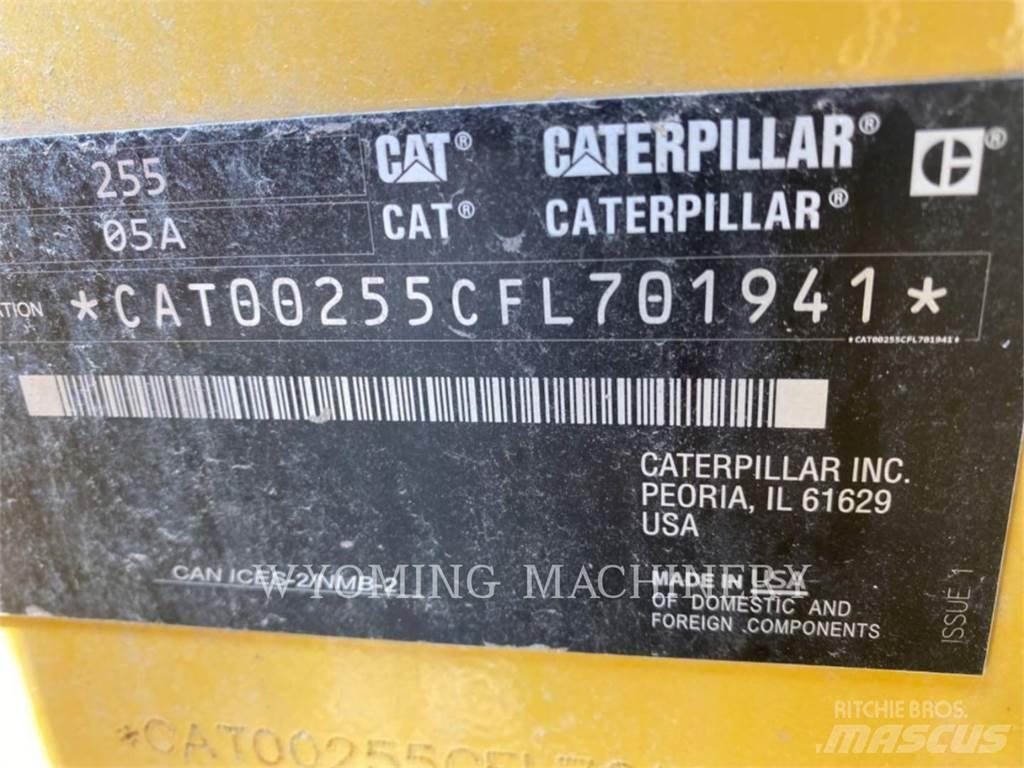 CAT 255 Lietoti riteņu kompaktiekrāvēji