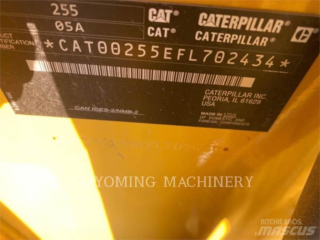 CAT 255 Lietoti riteņu kompaktiekrāvēji