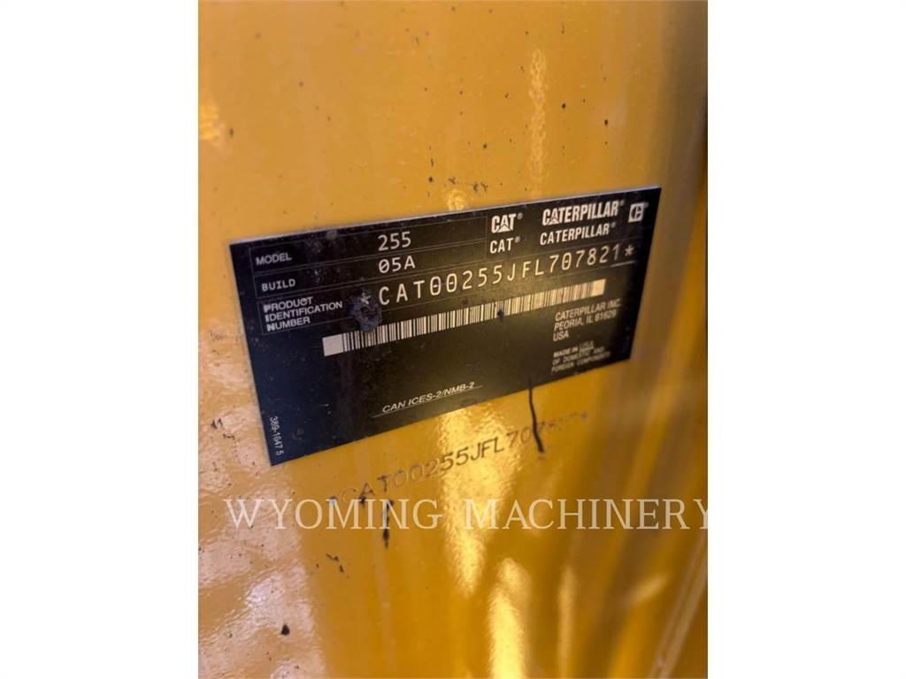 CAT 255 Lietoti riteņu kompaktiekrāvēji