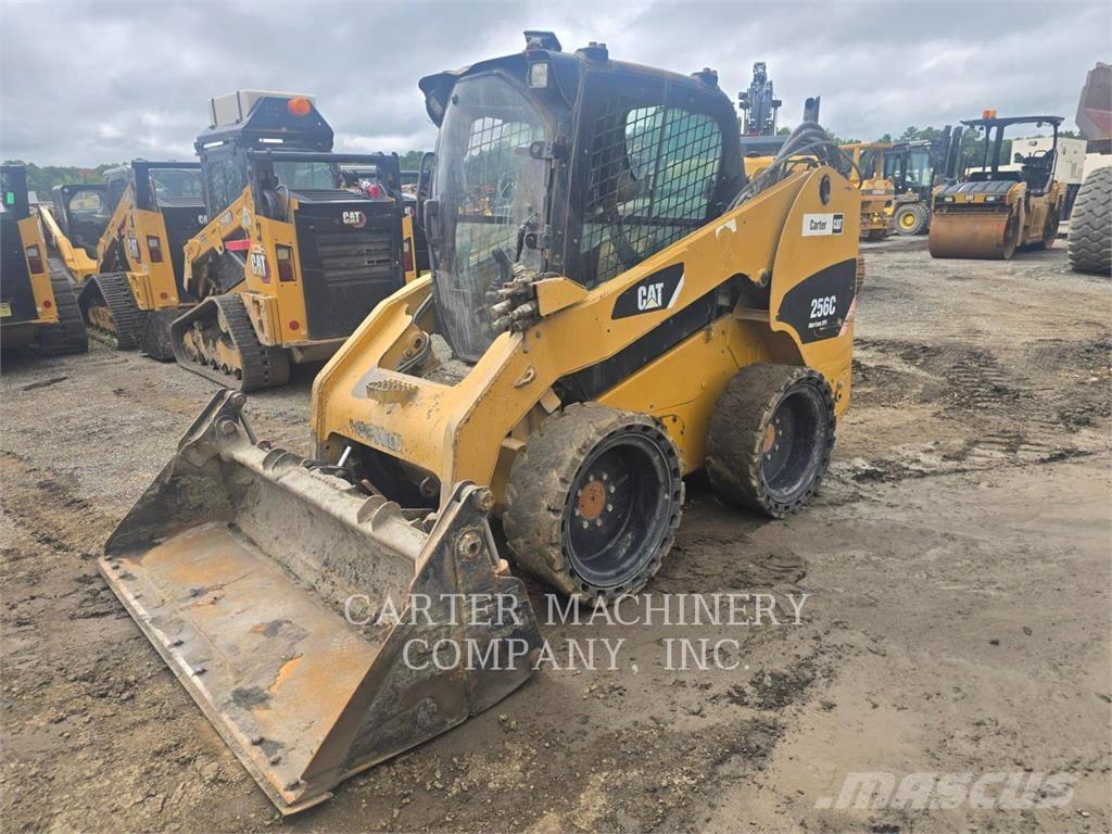 CAT 256 C Lietoti riteņu kompaktiekrāvēji