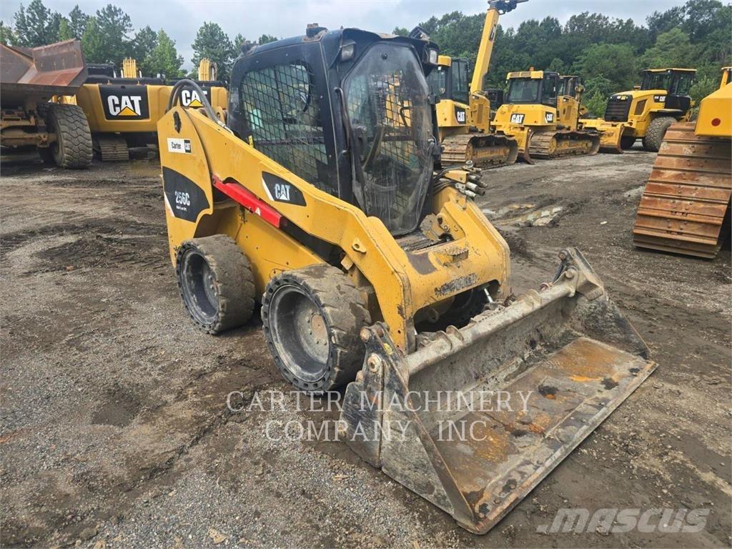 CAT 256C Lietoti riteņu kompaktiekrāvēji