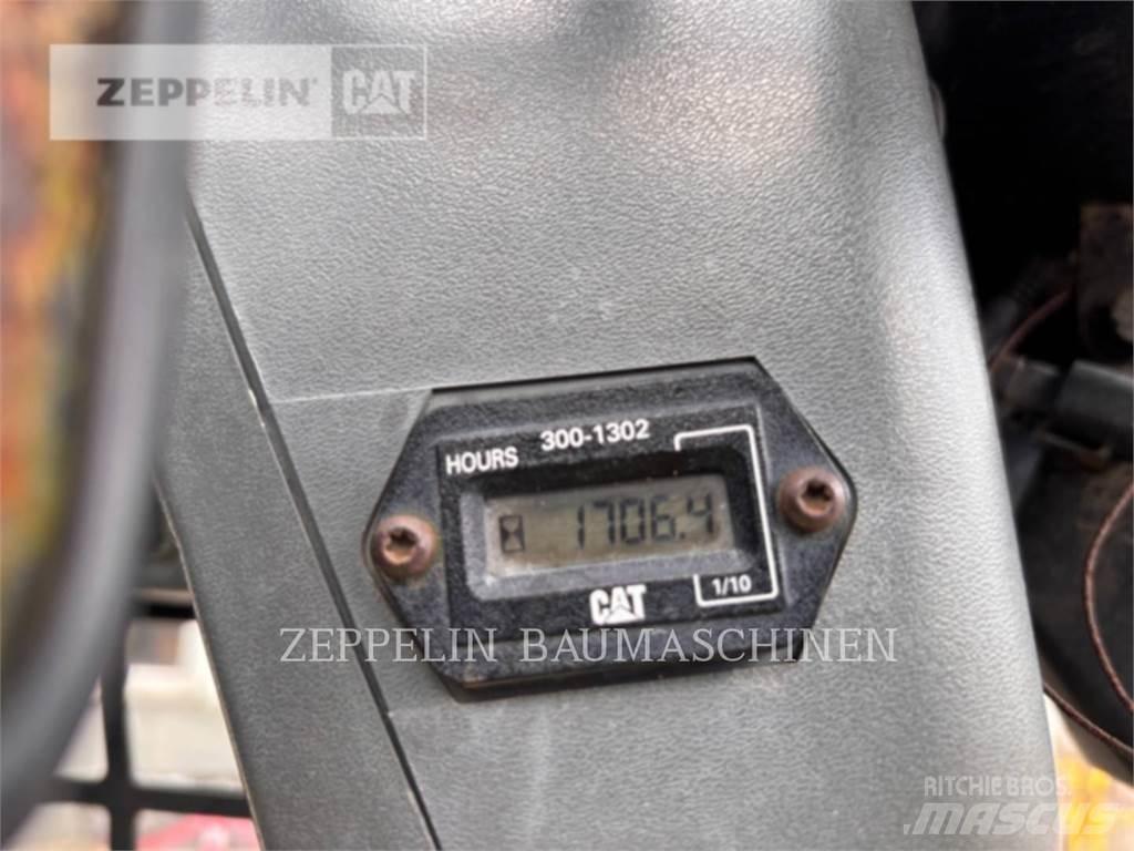CAT 257B Lietoti riteņu kompaktiekrāvēji