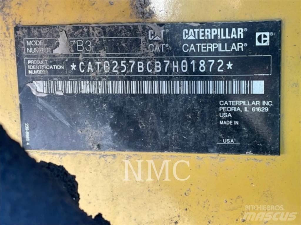 CAT 257B3 Lietoti riteņu kompaktiekrāvēji