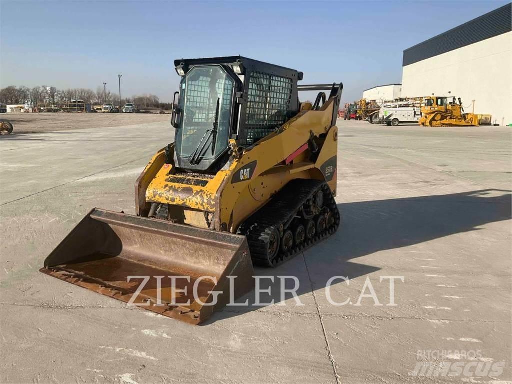 CAT 257B3 Kāpurķēžu iekrāvēji