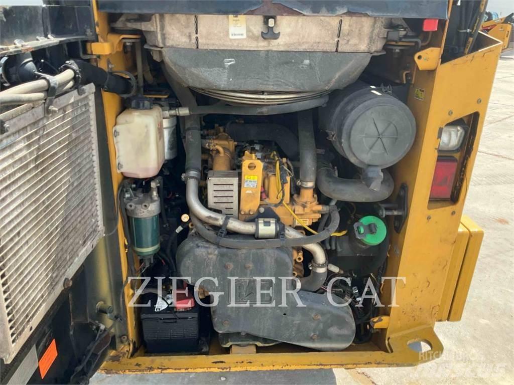 CAT 257D Kāpurķēžu iekrāvēji