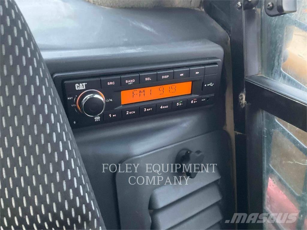 CAT 259D3 Lietoti riteņu kompaktiekrāvēji