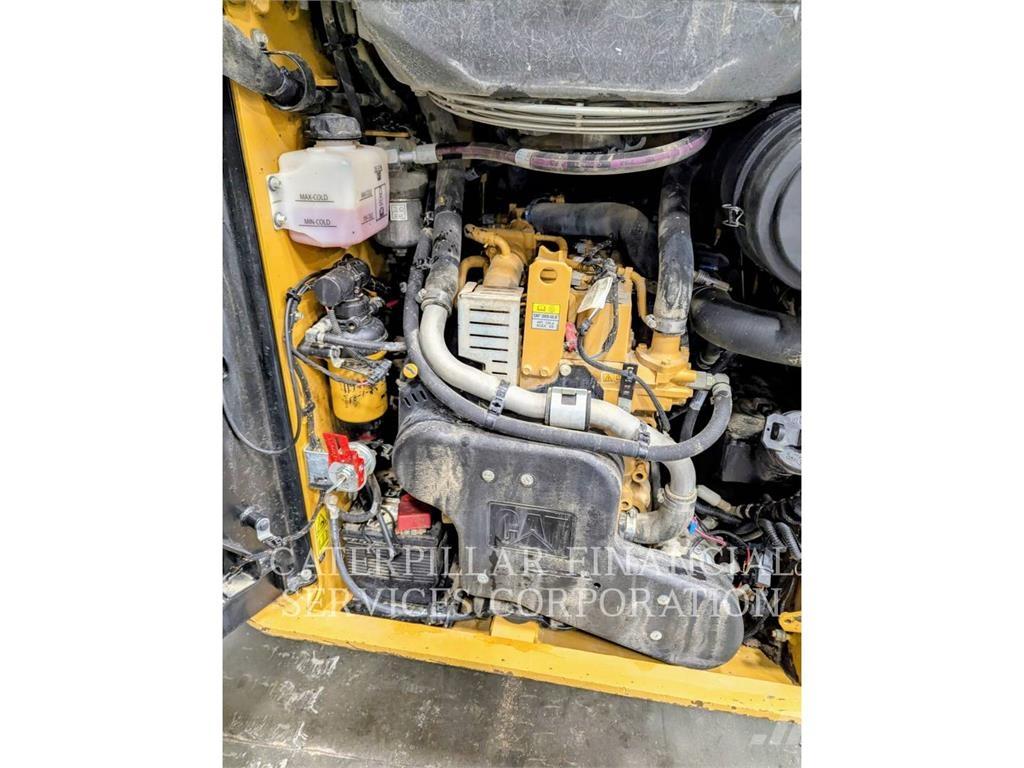 CAT 259D3 Kāpurķēžu iekrāvēji